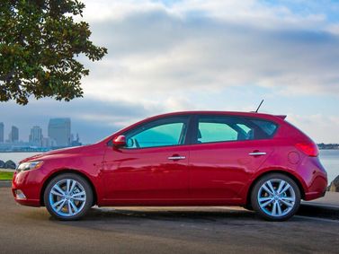 Kia Forte I، هاتشباك 5 أبواب — منظر من الجانب الأيسر