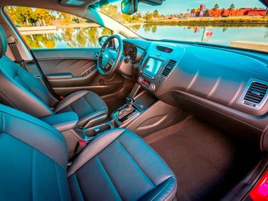 Kia Forte فيس ليفت الثاني، سيدان — منظر عام للمقصورة