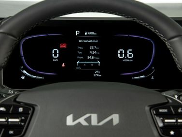 Kia K3 III (BL7)، سيدان — لوحة العدادات