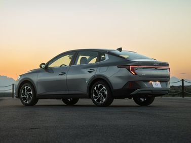 Kia K3 III (BL7)، سيدان — منظر خلفي بزاوية ثلاثة أرباع