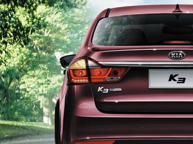 Kia K3 أنا فيس ليفت، سيدان — الجزء الخلفي من السيارة عن قرب