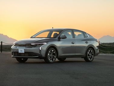 Kia K3 III (BL7)، سيدان — منظر أمامي بزاوية ثلاثة أرباع