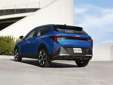 Kia K3 III (BL7)، هاتشباك 5 أبواب — منظر خلفي بزاوية ثلاثة أرباع