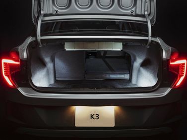 Kia K3 III (BL7)، سيدان — حجرة الأمتعة