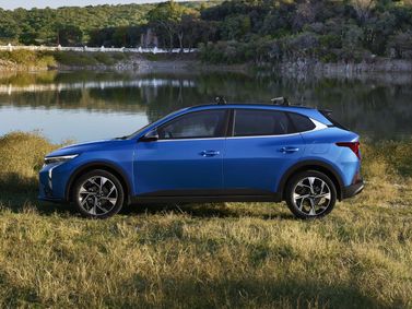 Kia K3 III (BL7)، هاتشباك 5 أبواب — منظر من الجانب الأيمن