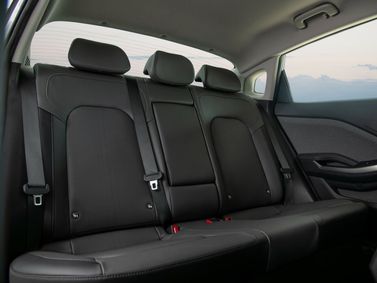 Kia K3 III (BL7)، سيدان — المقاعد الخلفية