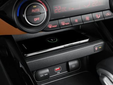 Kia K3 فيس ليفت الثاني، هاتشباك 5 أبواب — الكونسول الوسطي