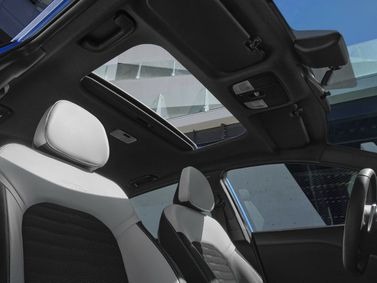 Kia K3 III (BL7)، هاتشباك 5 أبواب — المقاعد الأمامية