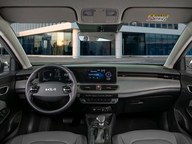Kia K3 III (BL7)، سيدان — لوحة القيادة