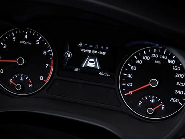 Kia K5 ثانياً، سيدان — لوحة العدادات