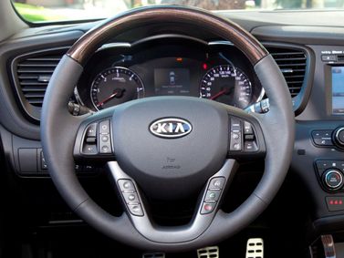 Kia K5 I، سيدان — عجلة القيادة