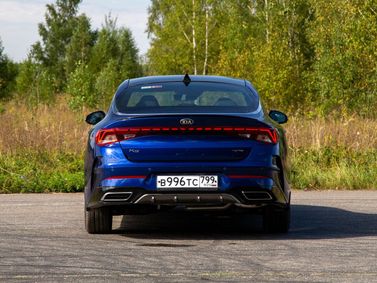 Kia K5 ثالثاً، سيدان — منظر خلفي
