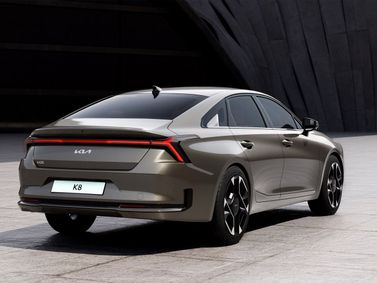 Kia K8 I Рестайлинг, Седан — вид сзади в три четверти