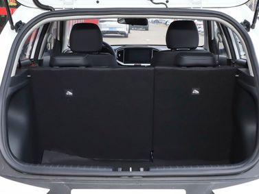 Kia KX1، دفع رباعي 5 أبواب — حجرة الأمتعة