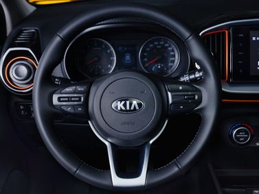 Kia KX1، دفع رباعي 5 أبواب — عجلة القيادة