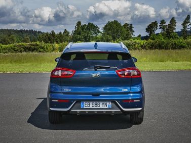 Kia Niro I, Внедорожник 5 дв. — вид сзади