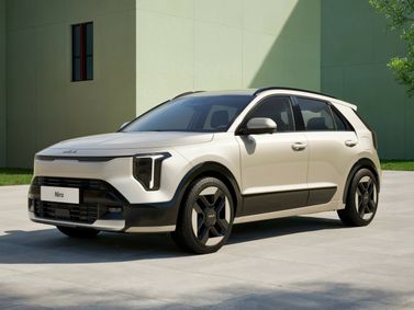 Kia Niro II Рестайлинг, Внедорожник 5 дв. — вид спереди в три четверти