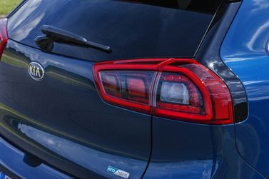 Kia Niro I, Внедорожник 5 дв. — задняя часть автомобиля крупным планом