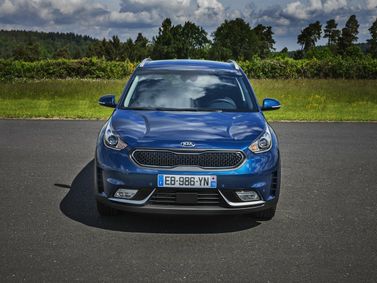 Kia Niro I, Внедорожник 5 дв. — вид спереди