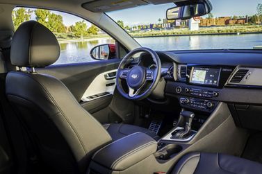 Kia Niro I, Внедорожник 5 дв. — место водителя