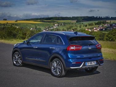 Kia Niro I, Внедорожник 5 дв. — вид сзади справа