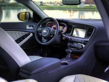 Kia Optima ثالثاً فيس ليفت، سيدان — منطقة السائق