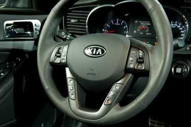 Kia Optima ثالثاً، سيدان — عجلة القيادة