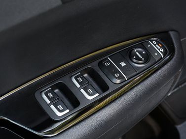 Kia Optima فيس ليفت IV، سيدان — تفصيل داخلي