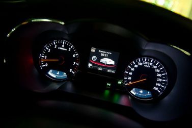 Kia Optima ثالثاً، سيدان — لوحة العدادات