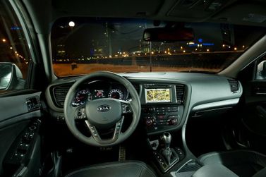 Kia Optima ثالثاً، سيدان — لوحة القيادة