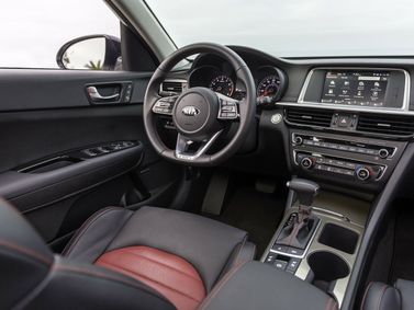 Kia Optima فيس ليفت IV، سيدان — منطقة السائق