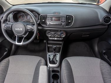 Kia Pegas، سيدان — منطقة السائق