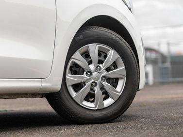 Kia Pegas، سيدان — جنط العجلة