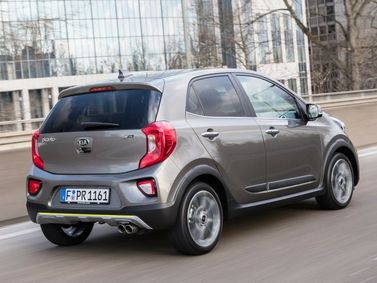 Kia Picanto ثالثاً، هاتشباك 5 أبواب X-line — منظر خلفي أيمن