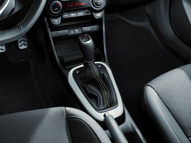 Kia Picanto ثالثاً، هاتشباك 5 أبواب X-line — الكونسول الوسطي