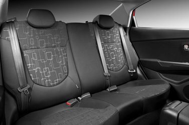 Kia Rio ثالثاً، سيدان — المقاعد الخلفية