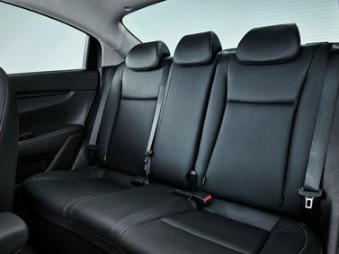 Kia Rio رابعاً، سيدان — المقاعد الخلفية