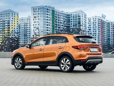 Kia Rio رابعاً، هاتشباك 5 أبواب X-Line — منظر خلفي أيمن