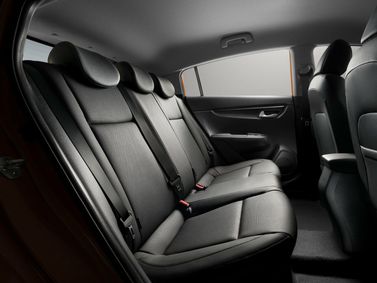 Kia Rio رابعاً، هاتشباك 5 أبواب X-Line — المقاعد الخلفية