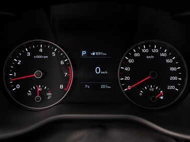 Kia Rio رابعاً، هاتشباك 5 أبواب X-Line — لوحة العدادات