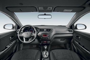 Kia Rio ثالثاً، هاتشباك 5 أبواب — لوحة القيادة