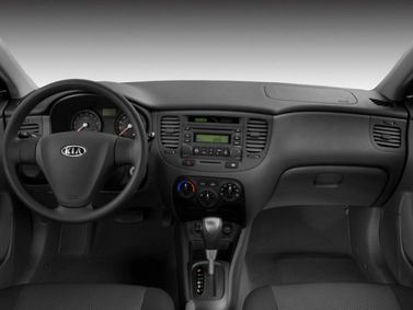 Kia Rio ثانياً، سيدان — لوحة القيادة