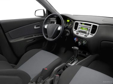 Kia Rio ثانياً، سيدان — منطقة السائق