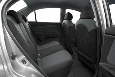 Kia Rio ثانياً، سيدان — المقاعد الخلفية