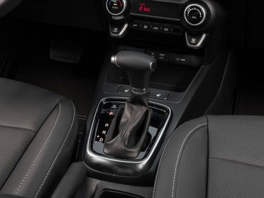 Kia Rio رابعاً، هاتشباك 5 أبواب X-Line — محدد ناقل الحركة
