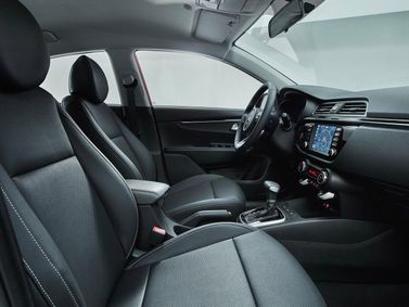 Kia Rio رابعاً، سيدان — منطقة السائق