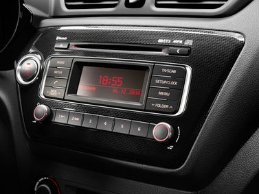 Kia Rio ثالثاً فيس ليفت، سيدان — شاشة نظام المعلومات والترفيه