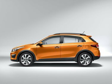 Kia Rio رابعاً، هاتشباك 5 أبواب X-Line — منظر من الجانب الأيسر