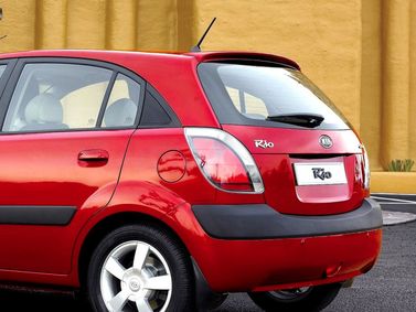 Kia Rio ثانياً، هاتشباك 5 أبواب — منظر خلفي أيمن