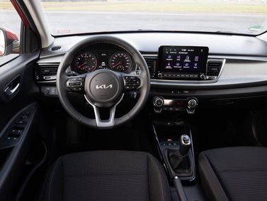 Kia Rio فيس ليفت IV (SC)، هاتشباك 5 أبواب — منطقة السائق